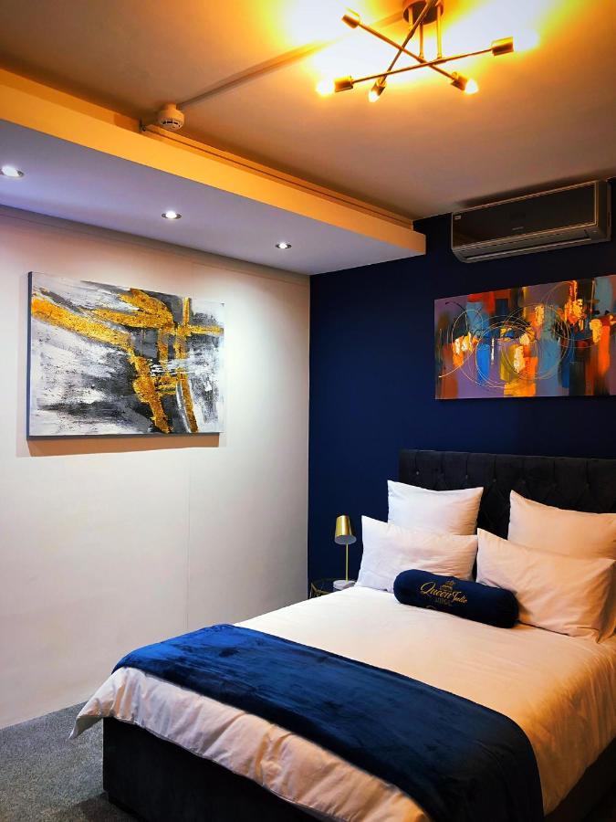 Queen Julie Hotel